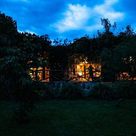 Akagera Transit Lodge エクステリア 写真